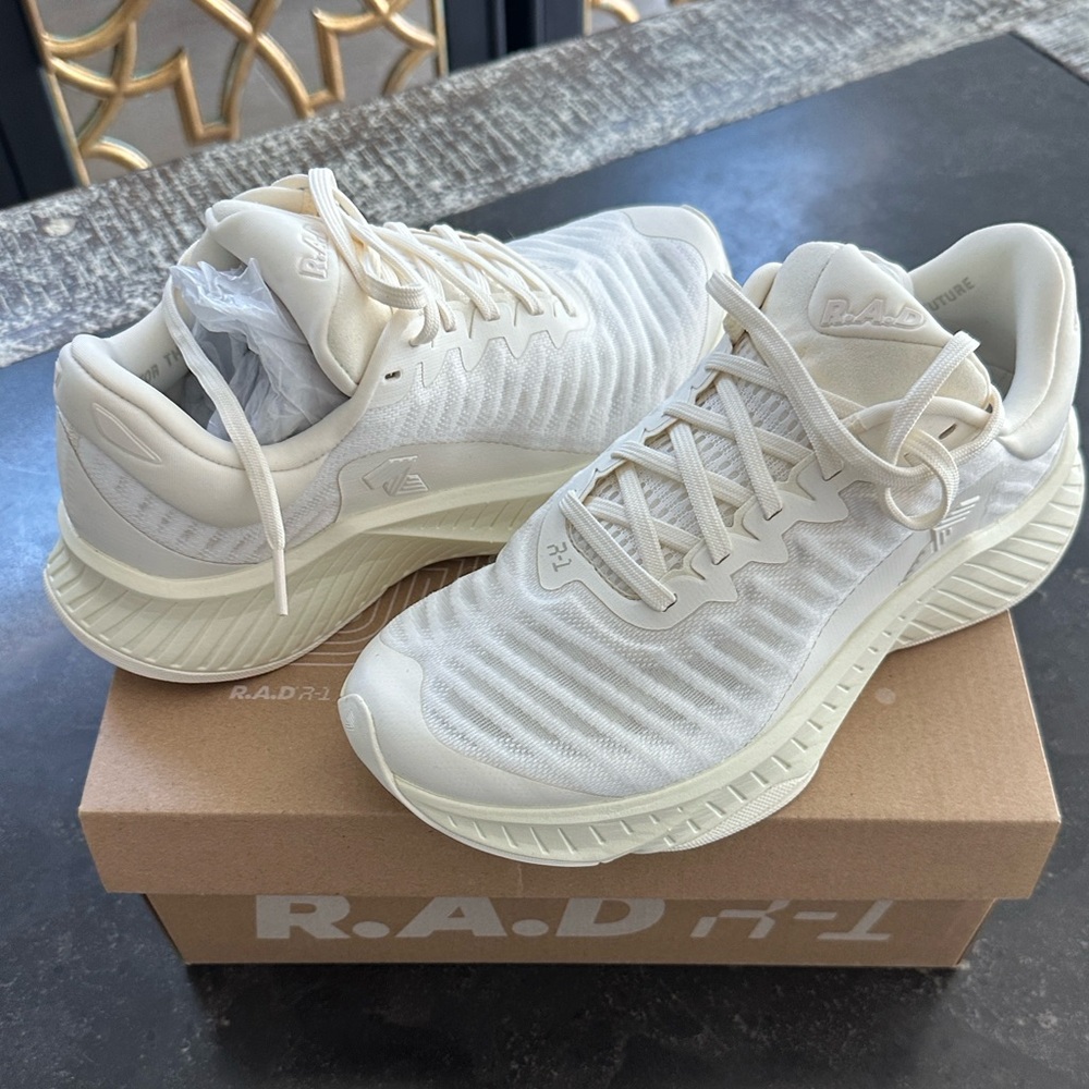 BNIB R. A. D. RUNNERS R 1 in ALMOST WHITE SZ 9